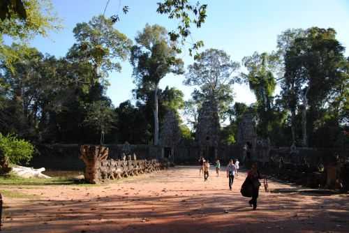 ANGKOR WAT HALF MARATHON 2013